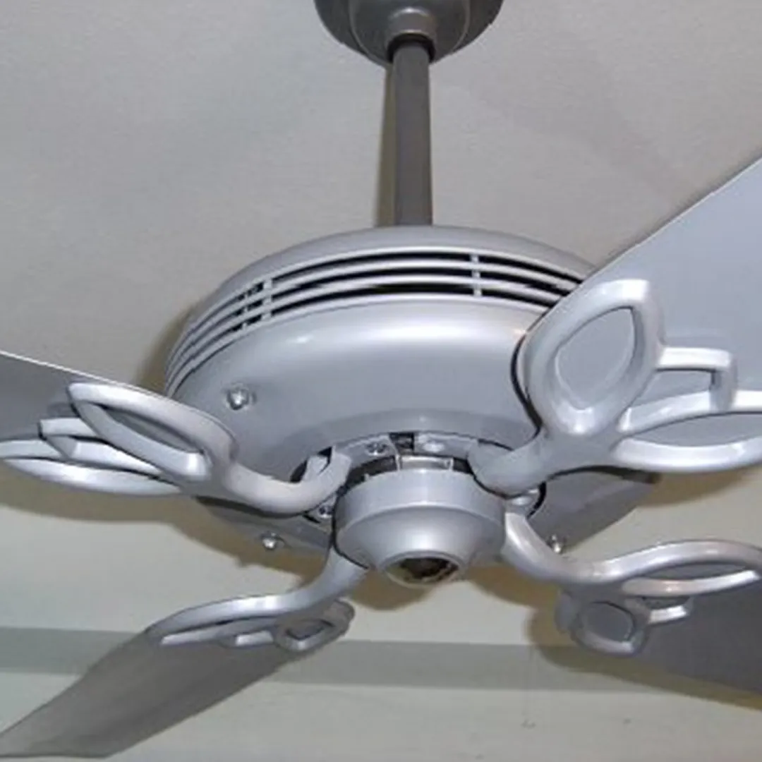 VENTILADOR DE TECHO GRIS PLATIL