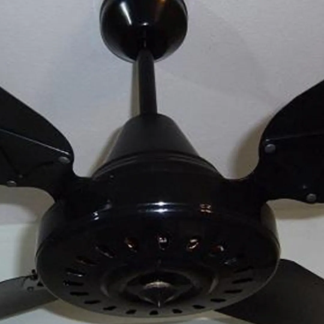 VENTILADOR DE TECHO NEGRO